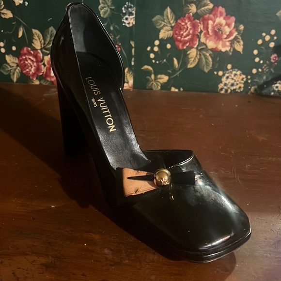 Black EU size 40 Louis Vuitton heels - Picture 2 of 2